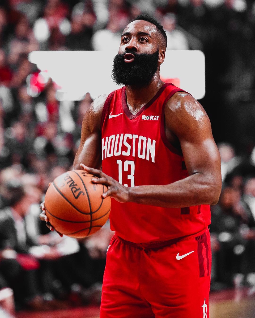 足球这项运动陪伴了我整个初高中，今天我十八岁了，...（十八岁，与足球一起走过的青春）