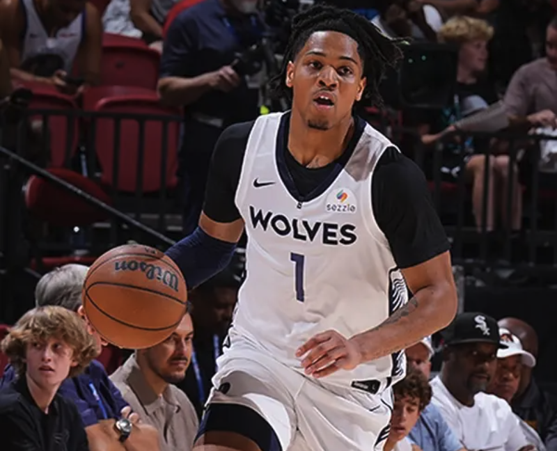 外媒：下赛季欧冠联赛阶段用球将采用白+薄荷绿+紫创新配色（曝欧冠下赛季比赛用球将启用白、薄荷绿与紫的全新配色）