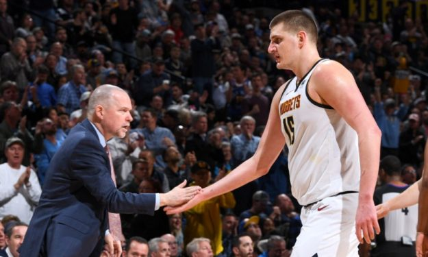 亚洲杯出线生死战，中国香港足总开出100万港币的赢球奖金（亚洲杯出线关键战，中国香港足总重奖100万港币鼓励取胜）