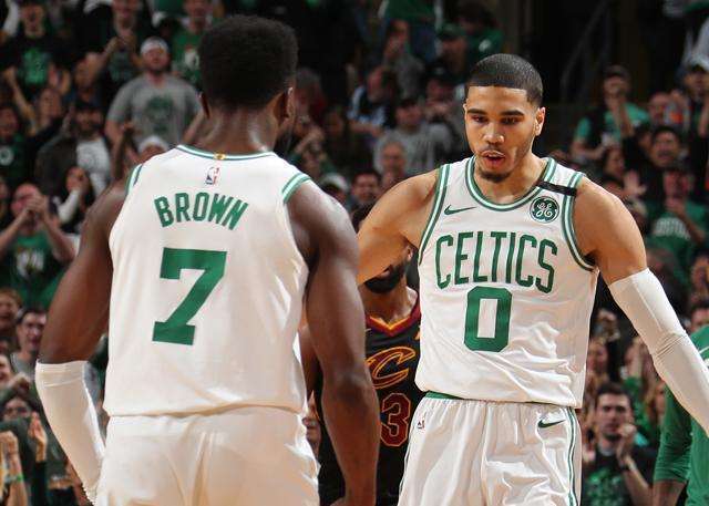 姆巴佩妙传卡马文加破门！皇马客场2-0领先毕巴，中场前关键进球打懵对手（半场前关键一击！姆巴佩送妙传卡马文加破门，皇马客场2-0领先毕尔巴鄂）