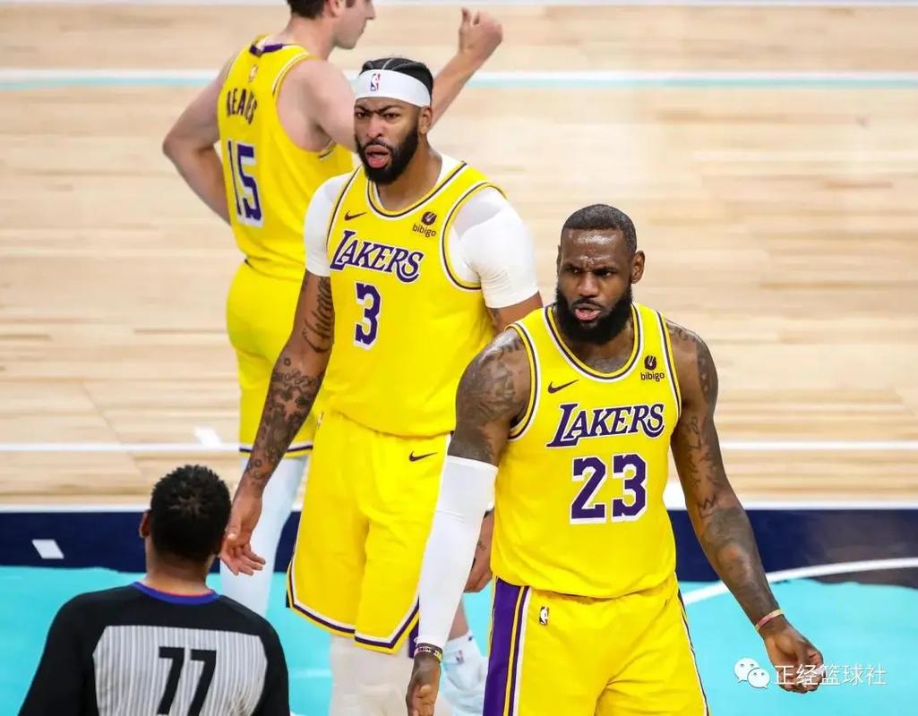 稳得可怕！胡金秋9中8高效拿下19分5板1帽 第三节10分（稳如磐石！胡金秋9投8中高效砍下19分5篮板1盖帽，第三节独得10分）