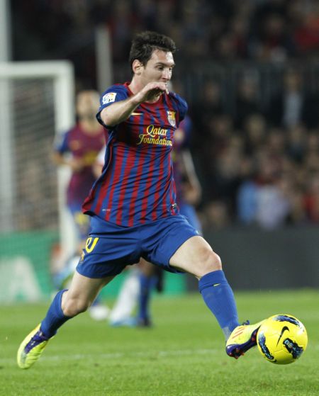 从冰雪体验到AR探秘 外国游客用更多方式感知活力中国（外国游客以冰雪与AR等多元方式感受活力中国）