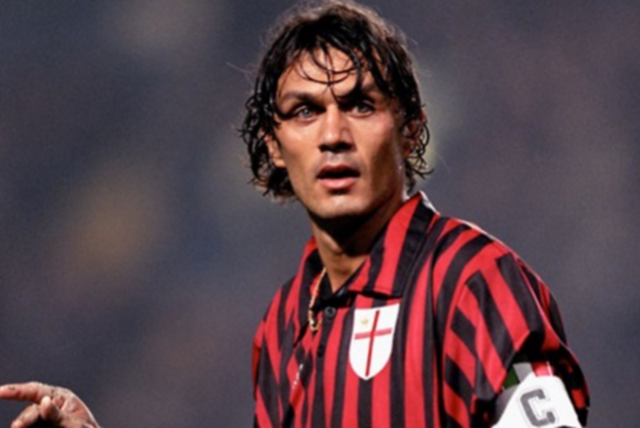 上海海港夺冠背后是穆斯卡特的战略放弃与坚守，成功卫冕中超冠军。（穆斯卡特的策略取舍与坚守，铸就上海海港中超卫冕）