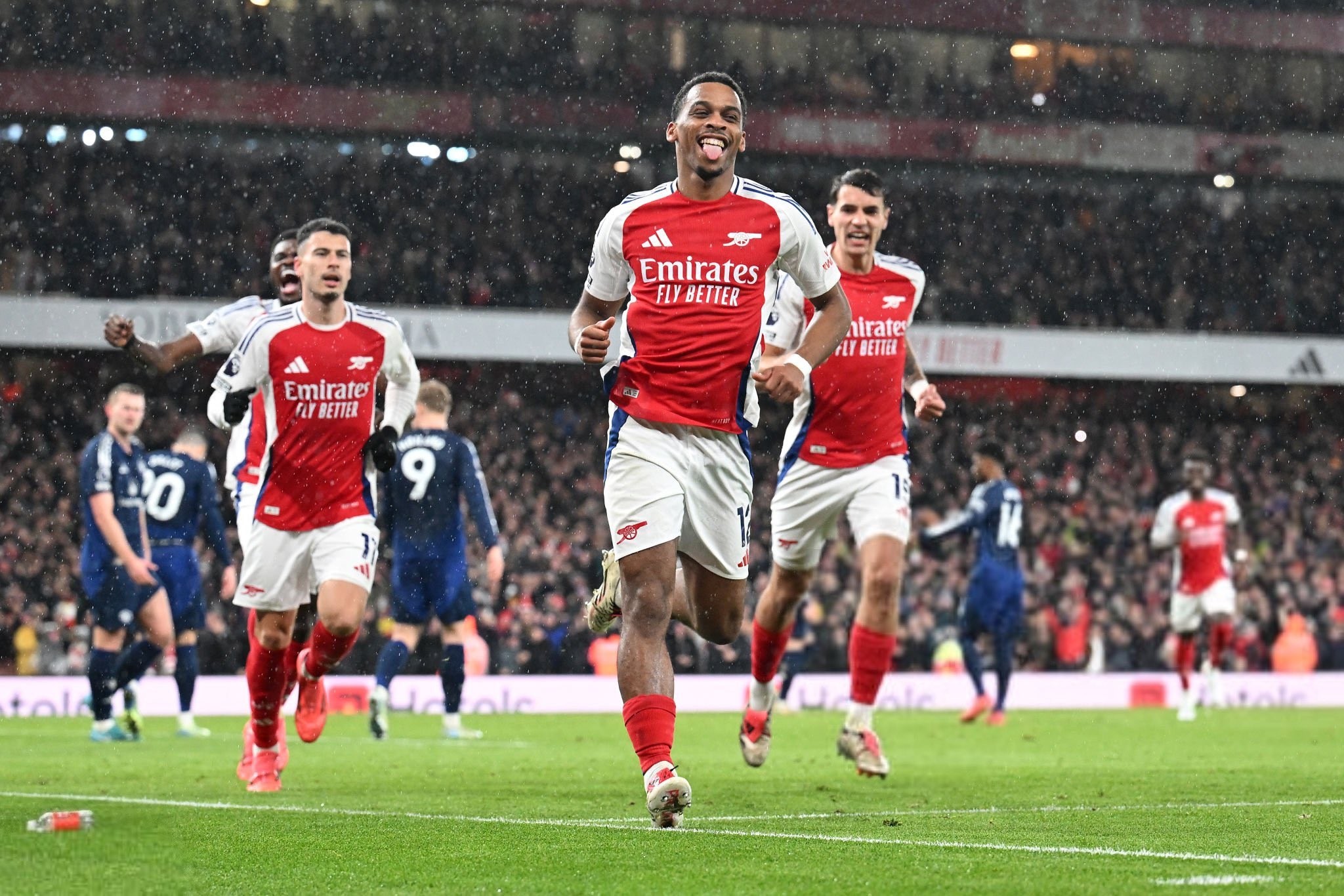 记者：恩昆库在冬窗的未来值得关注；米兰会和经纪人谈莱万（记者：冬窗恩昆库动向受关注；米兰将与莱万经纪人会谈）