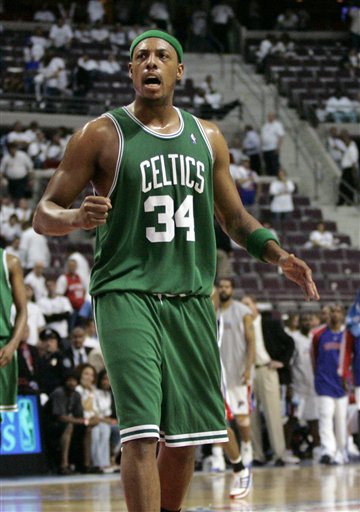 3C：退役三天前我和莱万说不想再为任何球队踢球，除非是巴萨（3C：退役前三天我告诉莱万，除了巴萨，我不会再为任何球队效力）