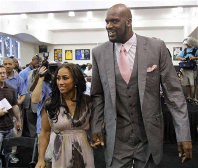 🎮HLE 1-1 T1：Kanavi装甲猴离谱送命，T1扳平总比分（HLE与T1战至1-1：Kanavi坦猴频繁送命，T1强势追平）