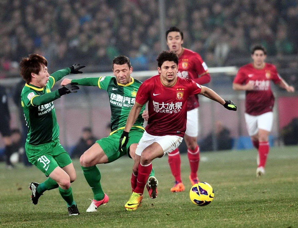 皇家马德里备战塞尔塔：伤病困扰下的关键之战（伤病潮下的关键一役：皇马迎战塞尔塔）