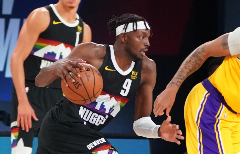 记者：申花携六外援出战广岛三箭，李可因伤未随队前往（记者：申花将以六外援阵容做客挑战广岛三箭，李可因伤缺席）