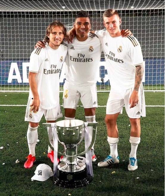 马丁内斯：昨天训练后B费让内维斯主罚任意球；更衣室氛围很好（马丁内斯透露：B费昨训后将任意球机会让给内维斯，更衣室气氛不错）