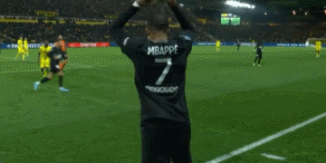 TA：巴萨防守存在问题，但弗里克无意放弃高位防线的战术（TA：巴萨防守堪忧，弗里克仍坚持高位防线战术）